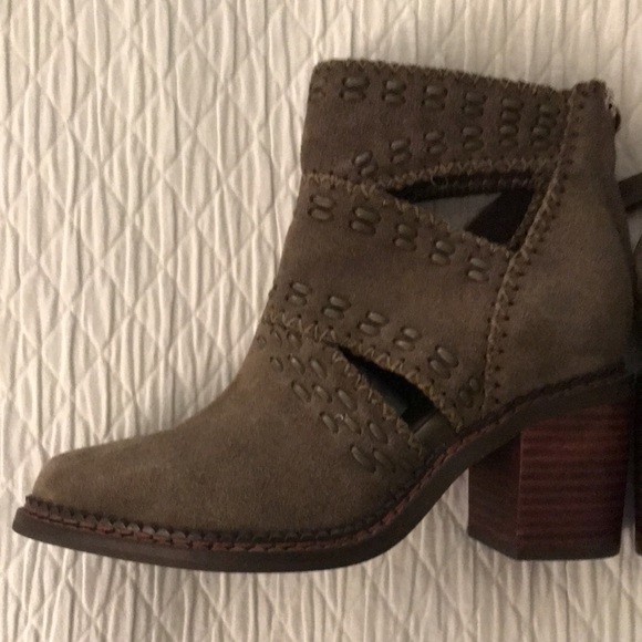 New Sbicca Vintage Collection Olive Forest Green Suede Bootie Ankle Boot Cut … - Picture 12 of 14